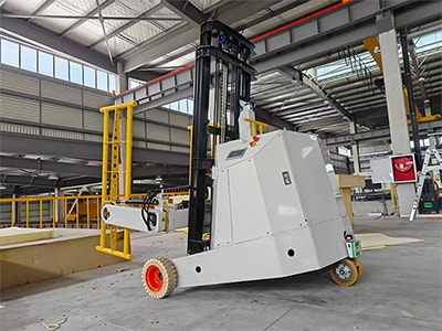 Robot AGV de manipulación con pinza